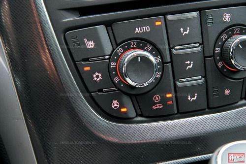 На Астру можно заказать подогрев руля &mdash; впервые в гольф-классе!