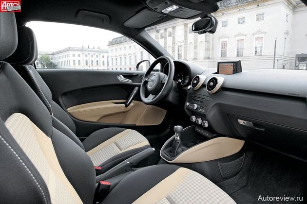 Возможности индивидуализации у Audi А1 так же широки, как и у Ситроена DS3. «Классическую» немецкую серость можно превратить в буйство красок (фото справа): цвет окантовок сопел системы вентиляции, «ушек» центрального тоннеля, вставок на креслах и дверных обивках покупатель выбирает по своему усмотрению