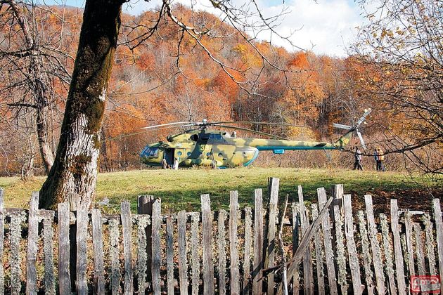 В горное село Псху нас забросили военные летчики — полет на вертолете Ми-8Т занял полчаса. Неспортивно! Придется реабилитироваться и планировать еще одну, теперь уже летнюю, автомобильную экспедицию