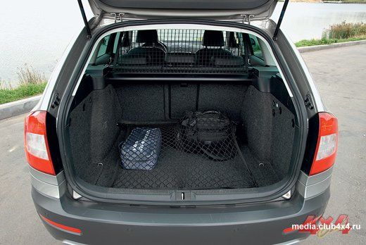 Багажник огромный, но ровного спального места сделать нельзя
