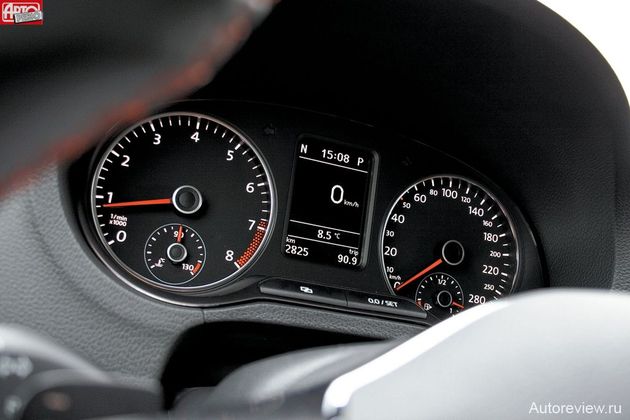 280 км/ч? Набрать бы 230... Лампочка системы стабилизации после перехода в «ослабленный» режим не мигает, как во многих других Фольксвагенах, а горит постоянно