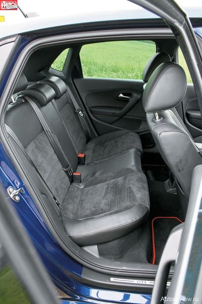 По тесноте на задних сиденьях GTI не отличается от массовых версий Polo: есть трех- и пятидверные модификации