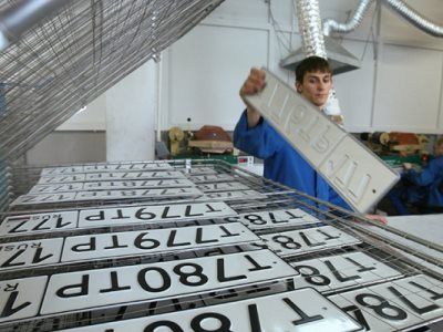 Столичное управление ГИБДД закупит 120 тысяч номерных знаков «777»