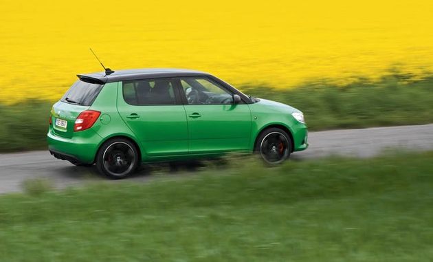 Высокий автомобильчик на низкопрофильных шинах чувствителен к колеям и боковому ветру