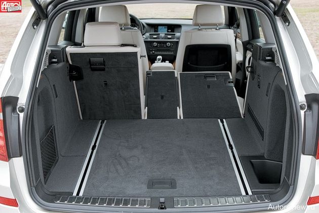 Объем багажника увеличен до 550 литров, а доступ в него может быть электрифицирован — за сервопривод пятой двери нужно доплатить 23800 рублей