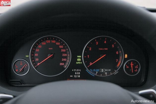 Комбинация приборов позаимствована у новой «пятерки»