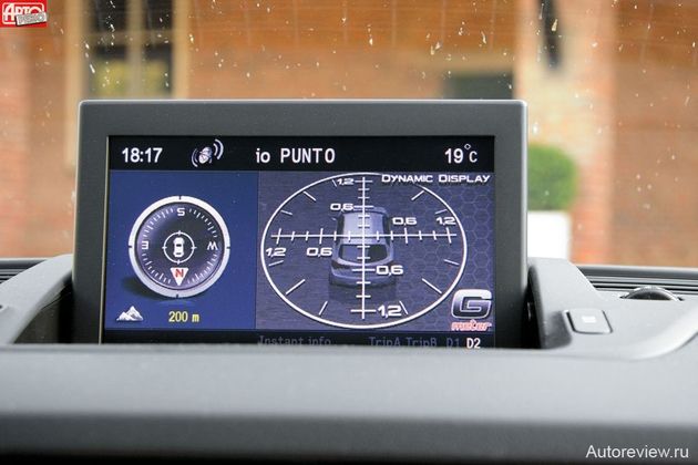 Главное меню мультимедийной системы оформлено весело, но графика грубовата. В режиме Dynamic на центральный дисплей можно вывести диаграммы давления наддува и использования мощности либо акселерометр. Инженеры утверждают, что в поворотах Giulietta может достигать поперечных ускорений в 1,1 g