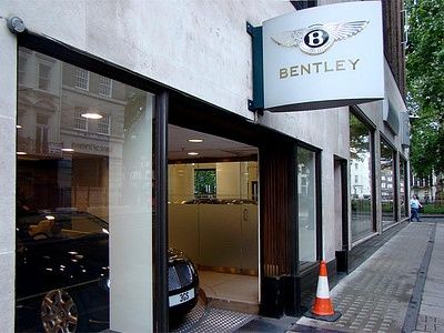 Берлинский шоу-рум Bentley недосчитался пяти автомобилей