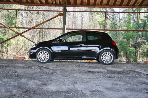 Противникам бутафории придется по душе, что отверстия в крыльях самые что ни на есть настоящие, а диффузор в заднем бампере действительно улучшает прижимную силу на высокой скорости. Фото с сайта 