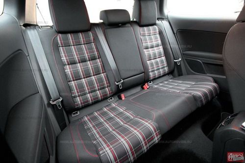 Пассажирам среднего роста в трехдверке будет так же просторно, как и в пятидверке. Фото Павла Карина с сайта 