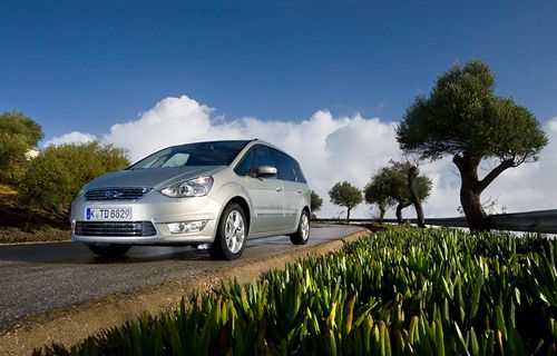 В облике обновленного Ford Galaxy больше хрома, больше элегантности, еще больше премиума