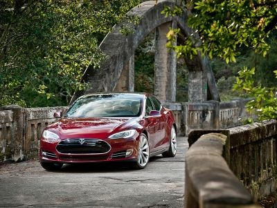 Пожары электромобилей Tesla Model S обрушили цену акций компании