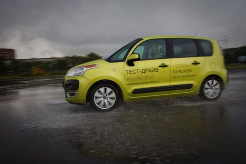 Citroen C3 Picasso. Фото Романа Останина с сайта 