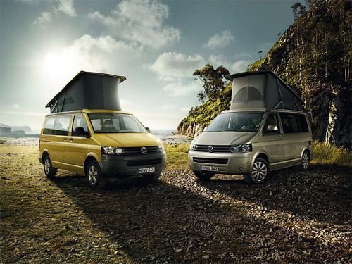 Забраться в &quot;палатку&quot; на крыше VW California можно только через специальный люк в передней части салона