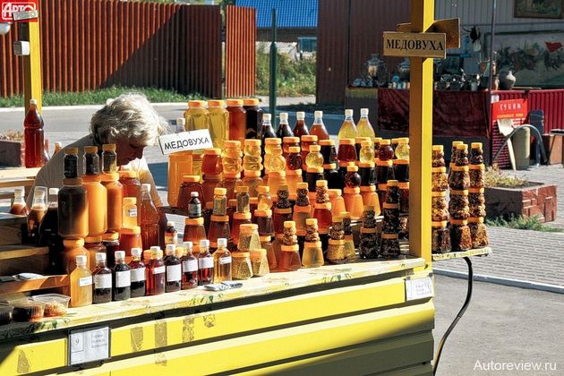 От всех болезней нам полезней панты, барсучий жир, облепиховое масло или травяные сборы: природа Алтая — кладезь средств для народной медицины, которые продают на придорожных базарах помимо традиционных меда и медовухи