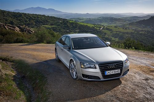 Новая Audi A8 вряд ли станет законодателем мод. Однако "восьмерка" по-прежнему едва ли не лучший автомобиль для водителя