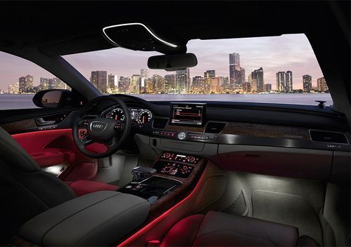 В качестве опции для новой A8 будет доступна настраиваемая подсветка салона, выполненная на двух- или трехцветных светодиодах. Базовых цвета три - белый, красный и насыщенный желтый