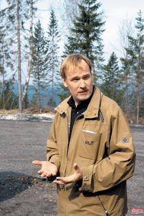 Эркхард Шольц, два года назад вошедший в совет директоров Шкоды ответственным за техническое развитие, работает в концерне Volkswagen с 1991 года и за это время успел приложить руку к разработке практически всех нынешних автомобилей  марки. Эркхард особенно гордится Фаэтоном, а самые неприятные воспоминания у него остались от доводки купе-кабриолета Eos: «Мы больше двух лет мучились с этой чертовой складной крышей, пока автомобиль наконец не поехал так, как мы хотели!»