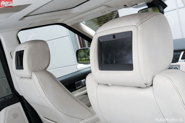 Зато есть два «телевизора» — по одному можно смотреть DVD, по другому — эфирный телеканал