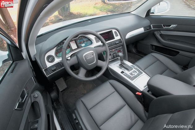 Нынешнему поколению Audi A6 уже без малого шесть лет, но интерьер по-прежнему радует солидностью и высочайшим качеством
