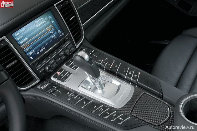 Настроить Панамеру — что набить эсэмэску: все необходимые клавиши под рукой. Селектор великолепно работающего «робота» PDK перемещается с металлическими щелчками