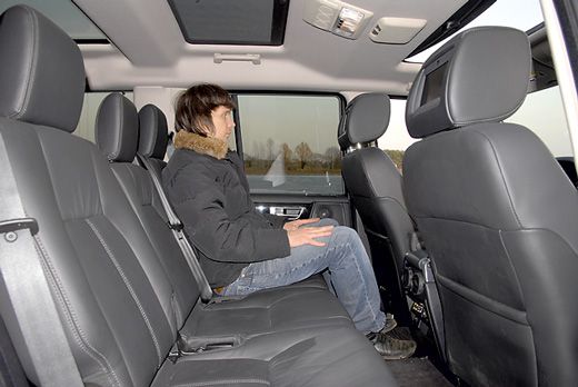 Посадка в Discovery выше и вертикальнее как спереди, так и сзади