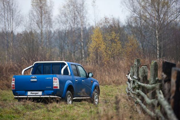 Благодаря своим внедорожным возможностям Ranger легко пробирается там, где уже давно никто не ездил