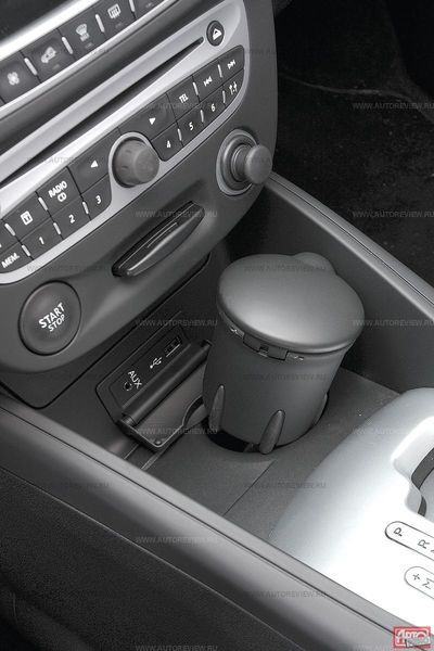 Музыка — для некурящих! Пепельница перекрывает доступ к разъемам аудиосистемы