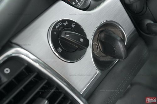 Система Entry&Drive предусматривает рукоятку в замке зажигания — конечно же, слева от руля