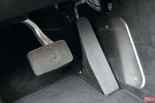 Педальный узел Maserati тесен: заодно с газом можно нажать на тормоз!