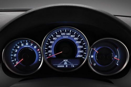 Панель приборов отлично читается и обладает приятной, хотя и не современной синей подсветкой. Фото Honda с сайта 