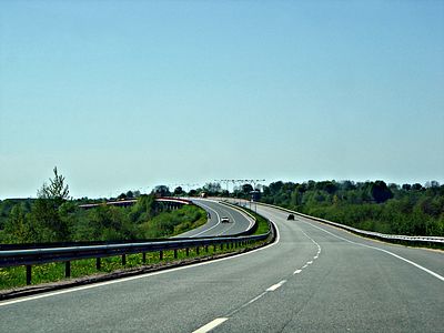 Дорожники предлагают сделать полосы на дорогах уже