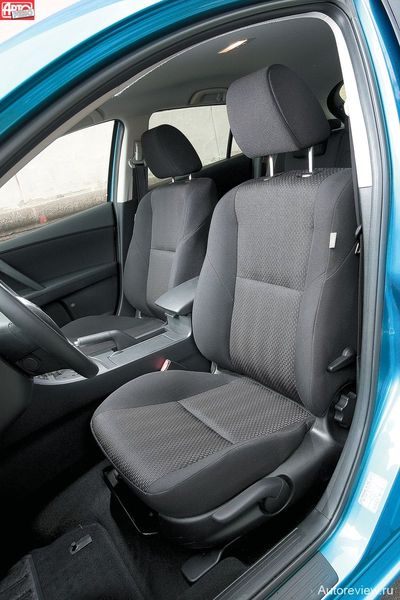 Японское кресло порадует сумоистов — валики боковой поддержки расставлены широко