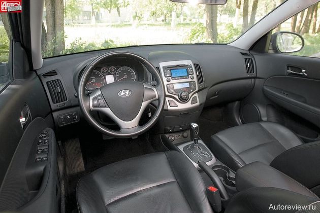 Святая простота! Но почти весь пластик мягкий, как и в родственном хэтчбеке Kia cee'd