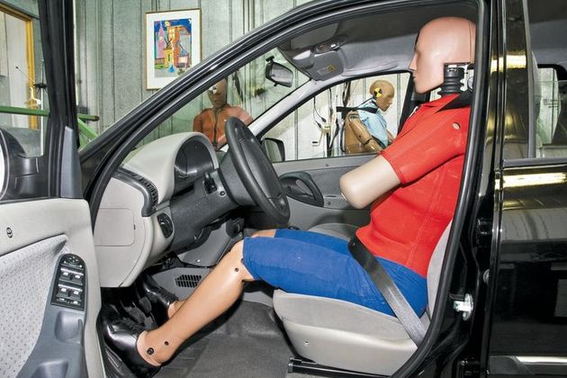 Манекен EuroSID II для боковых ударов отличается удлинителями ребер и подходит для краш-тестов и по европейским, и по американским нормативам