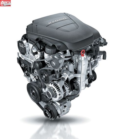 Новый двухлитровый корейский турбодизель e-XDi200 является достойным развитием мерседесовских технологий двадцатилетней давности: аккумуляторный впрыск, изменяемый наклон лопаток направляющего аппарата турбины, блок балансирных валов, сажевый фильтр и электронное управление системой рециркуляции выхлопных газов. Итог — 175 л.с. и 360 Нм при выполнении норм Евро-5, а в перспективе и Евро-6. Заявленный ресурс двигателя — 500 тысяч километров!