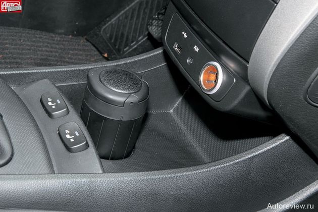 Подогрев передних сидений — в стандартной комплектации. А вот USB-разъем и гнездо для подключения аудиоплеера — опция