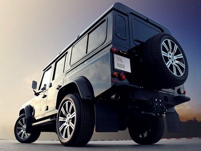 Тюнеры сделали пол Land Rover Defender деревянным