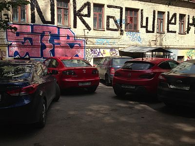 Жителям центра Москвы предложили вложиться в строительство парковок